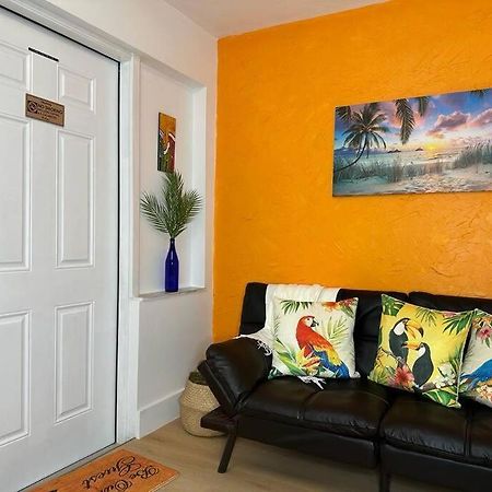 Apartmán Sleeps 3, Casa Tropical In Miami Exteriér fotografie